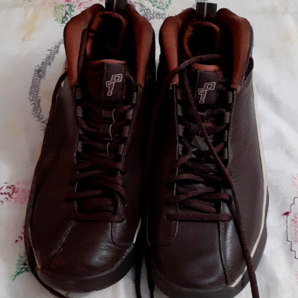 Nike Zoom Air Vintage tennis shoes.